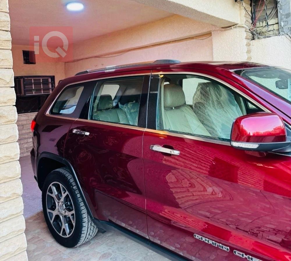 جیپ گراند شیرۆکی